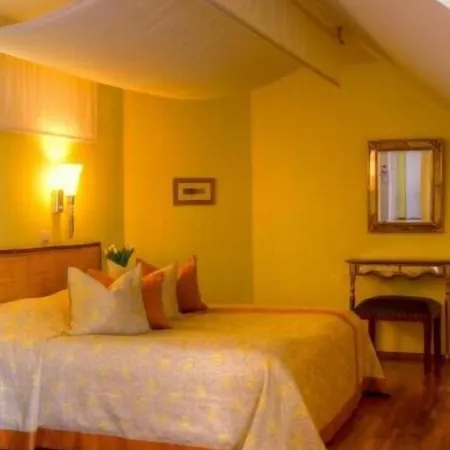 Hotel Henry