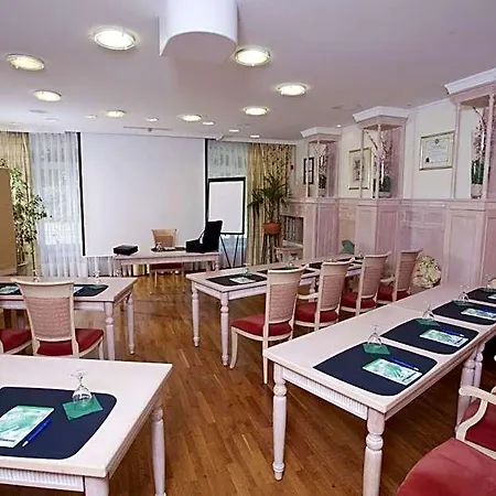 Henry Hotel