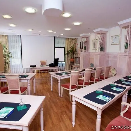 Henry Hotel